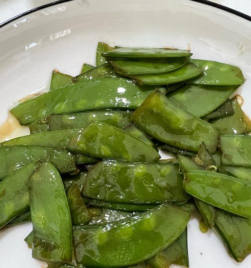 丝瓜炒荷兰豆的做法（健康美味的素食佳肴）-第1张图片-美味行家