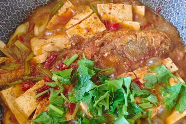 美味香炸豆腐鱼的做法（口感鲜美，健康营养，做法简单易学）-第1张图片-美味行家