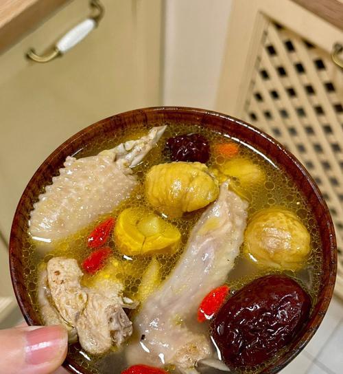 板栗蒸鸡腿的做法（美味健康，营养丰富）-第3张图片-美味行家