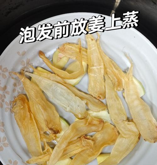 教你做出美味可口的鱼胶炖牛奶甜品（掌握制作技巧，让你的味蕾舞动起来）-第2张图片-美味行家