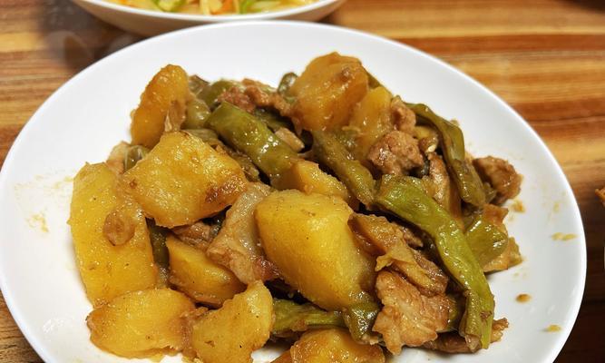 美味烧肉炒豆角的制作方法（家常菜肴，健康营养，清爽美味）-第1张图片-美味行家