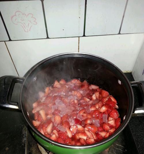 教你自制美味泡椒鱼（简单易学的做法让你也能轻松做出口感好、味道鲜美的泡椒鱼菜肴）-第2张图片-美味行家