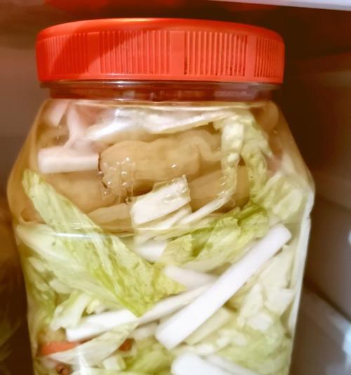 教你自制美味泡椒鱼（简单易学的做法让你也能轻松做出口感好、味道鲜美的泡椒鱼菜肴）-第3张图片-美味行家