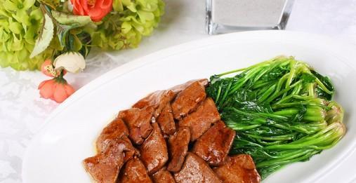 菠菜炒猪肝，健康美味又营养（享受营养与美味的完美搭配）-第1张图片-美味行家