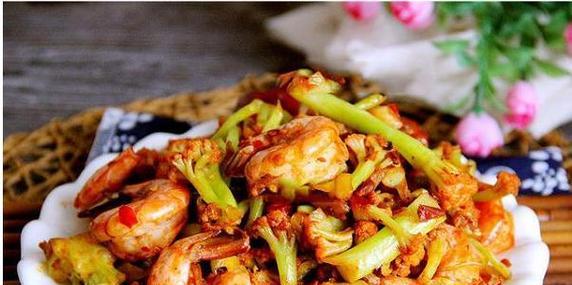 美味双笋虾仁的做法（用新鲜笋和鲜嫩虾仁打造美味佳肴）-第2张图片-美味行家