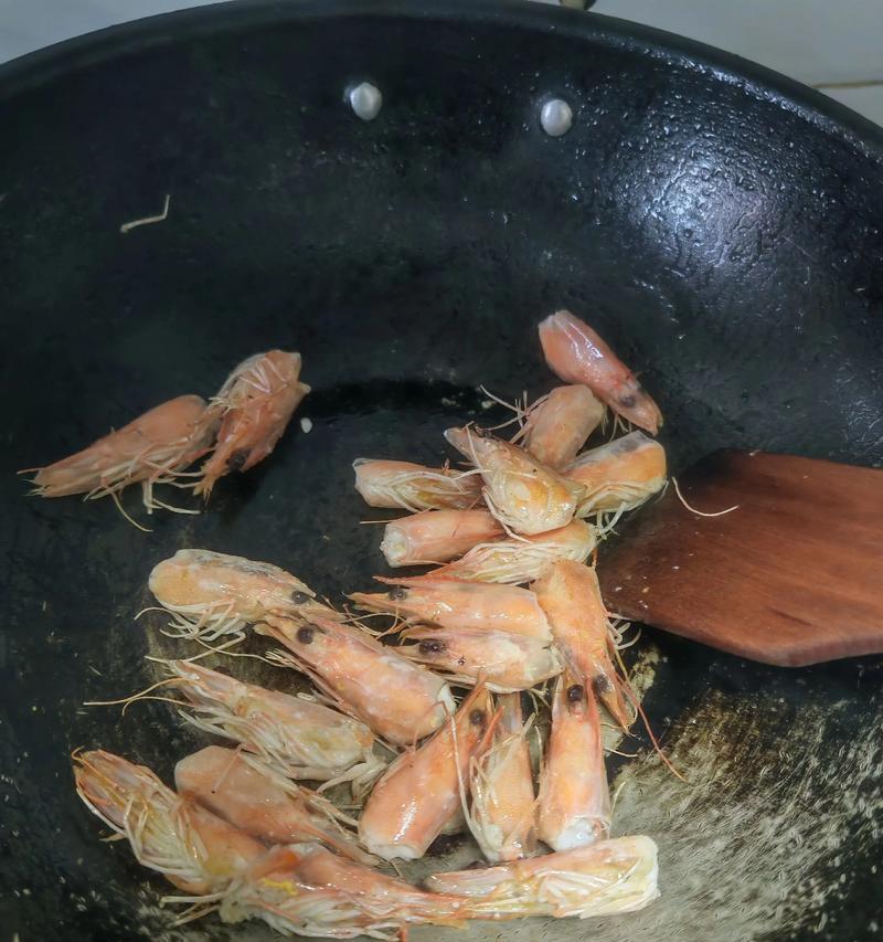 美味鲜虾汤面的制作方法（一碗汤浓郁，虾鲜味十足的好滋味）-第3张图片-美味行家