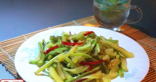 西瓜皮新吃法——爆炒法（以废为宝，清爽可口，西瓜皮的“第二春”）-第2张图片-美味行家