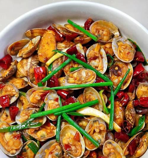 小米辣炒花甲，浓郁鲜香的口感（想吃美食，来尝试一下这道小米辣炒花甲吧！）-第1张图片-美味行家