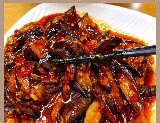 重庆鱼香茄子的家常做法（学会这个家常做法，让你轻松做出重庆味儿的鱼香茄子）-第1张图片-美味行家