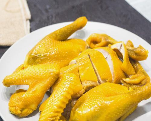 学会做盐焗酱油鸡（用新鲜鸡肉和特制调料打造出口感极佳的鸡肉料理）-第1张图片-美味行家