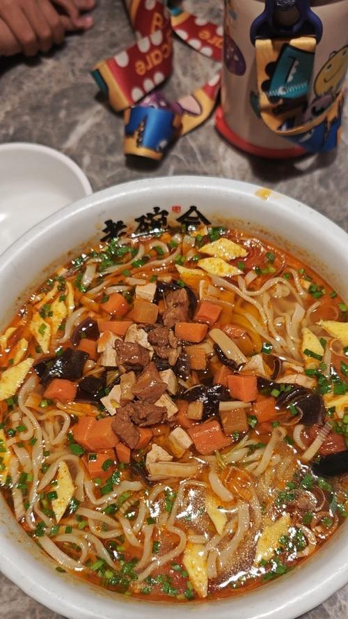 手把手教你做芽菜绍子面（家常美味，清爽营养，挑战你的厨艺）-第1张图片-美味行家