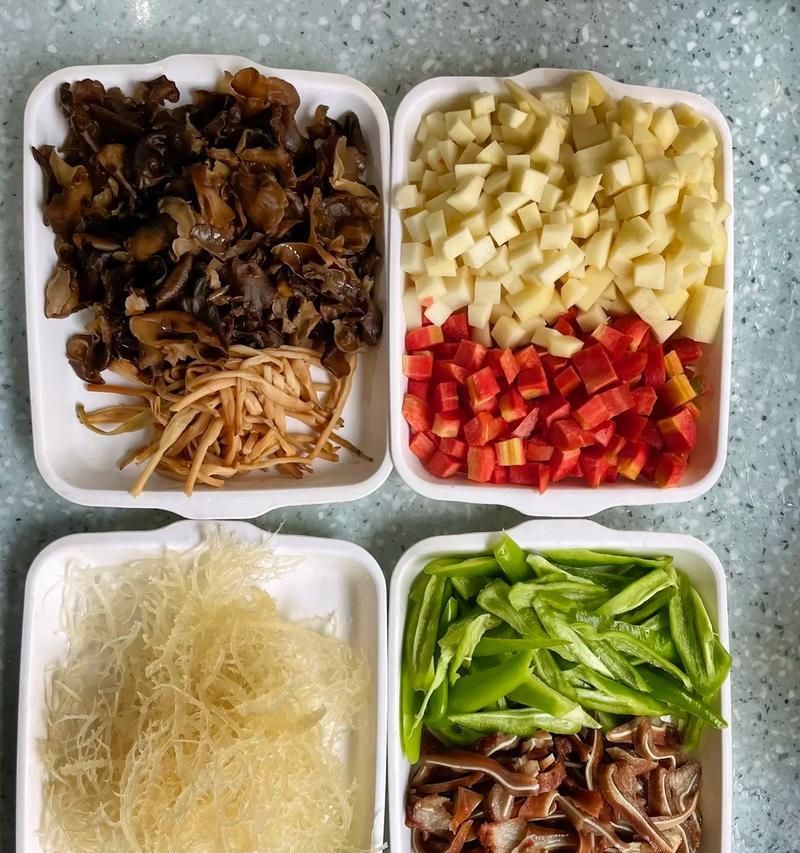 手把手教你做芽菜绍子面（家常美味，清爽营养，挑战你的厨艺）-第3张图片-美味行家