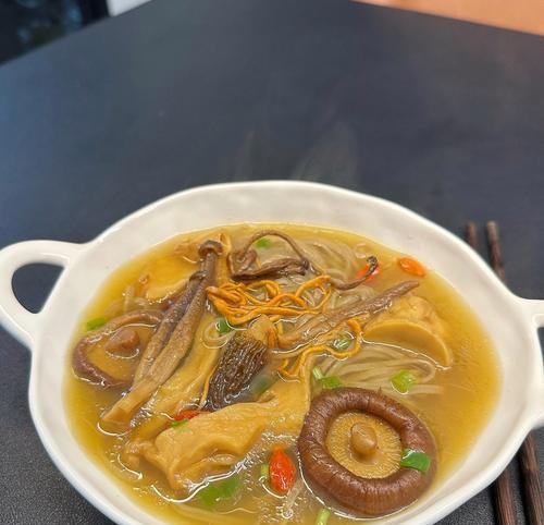 豆角烩丝瓜：两种蔬菜搭配，口感丰富-第2张图片-美味行家